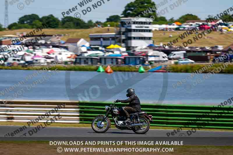 Vintage motorcycle club;eventdigitalimages;mallory park;mallory park trackday photographs;no limits trackdays;peter wileman photography;trackday digital images;trackday photos;vmcc festival 1000 bikes photographs